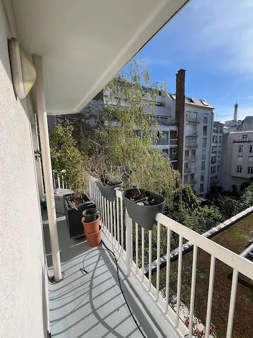Apartment Vue Tour Eiffel - Calme & Chic Paris